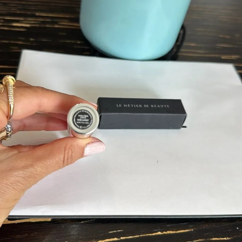 Le Métier de Beauté Hydrating Creme Lipstick in the color Rose Garnet Pink